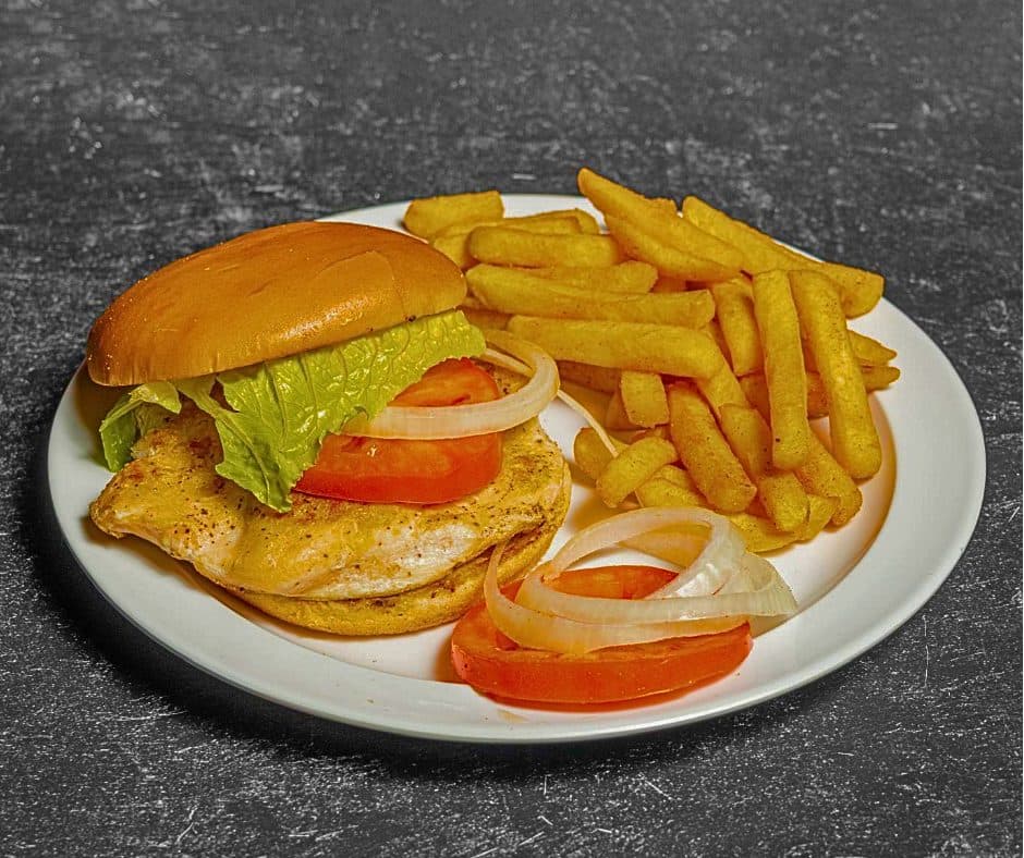 Grilled chicken sandwich with lettuce, tomato and onion, served with fries